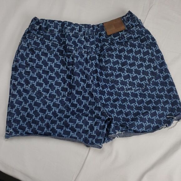 Tommy Hilfiger Women's 12 T Pattern Jean Shorts - Picture 2 of 16